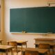 中学の教室や黒板の画像